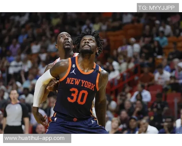 兰德尔表现稳定11投6中贡献14分4篮板1助攻1抢断助力球队胜利